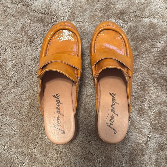 Free People Women’s 37 Mustard Orange Corbin Loafer Platform Clogs - Picture 3 of 7